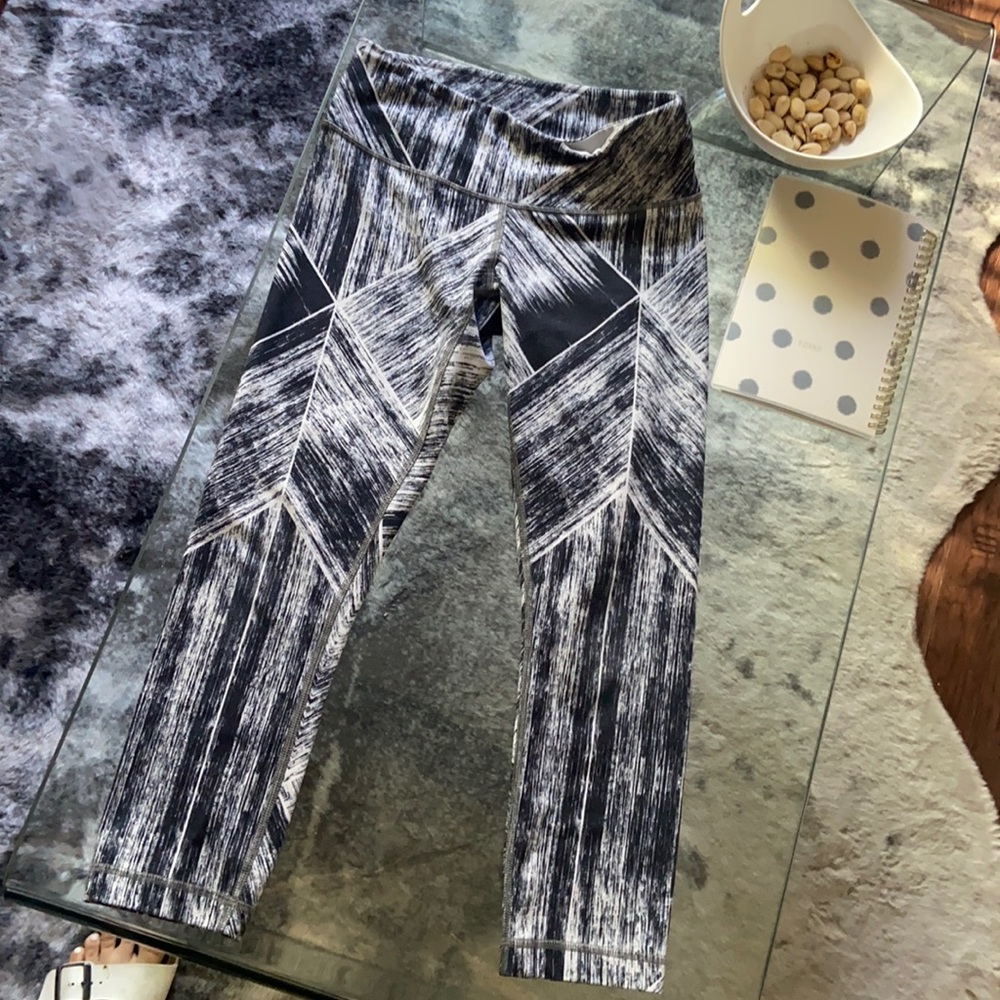 Lululemon pattern leggings